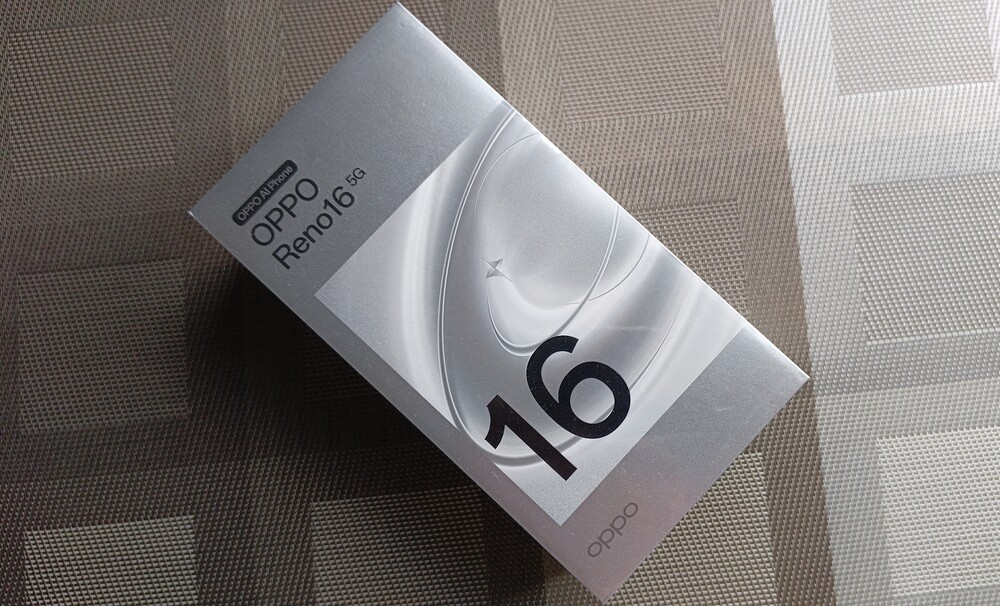 OPPO Reno16
