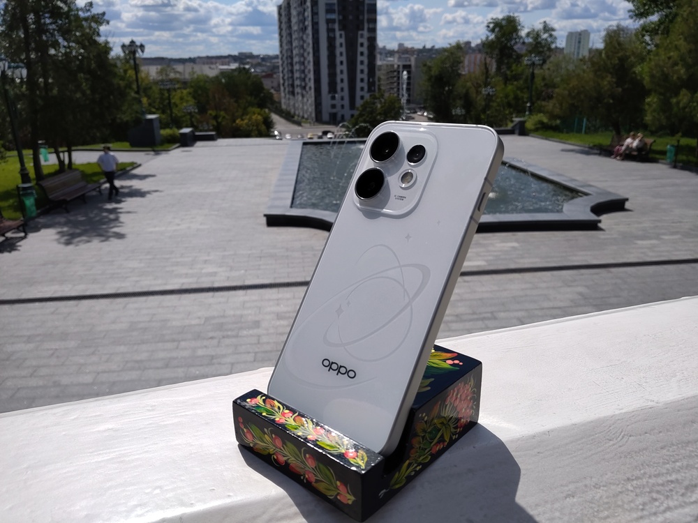 OPPO Reno16