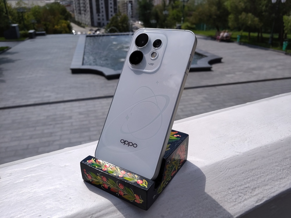 OPPO Reno16
