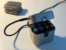 ORICO EnerVault EV8P та акумулятори Ener-G