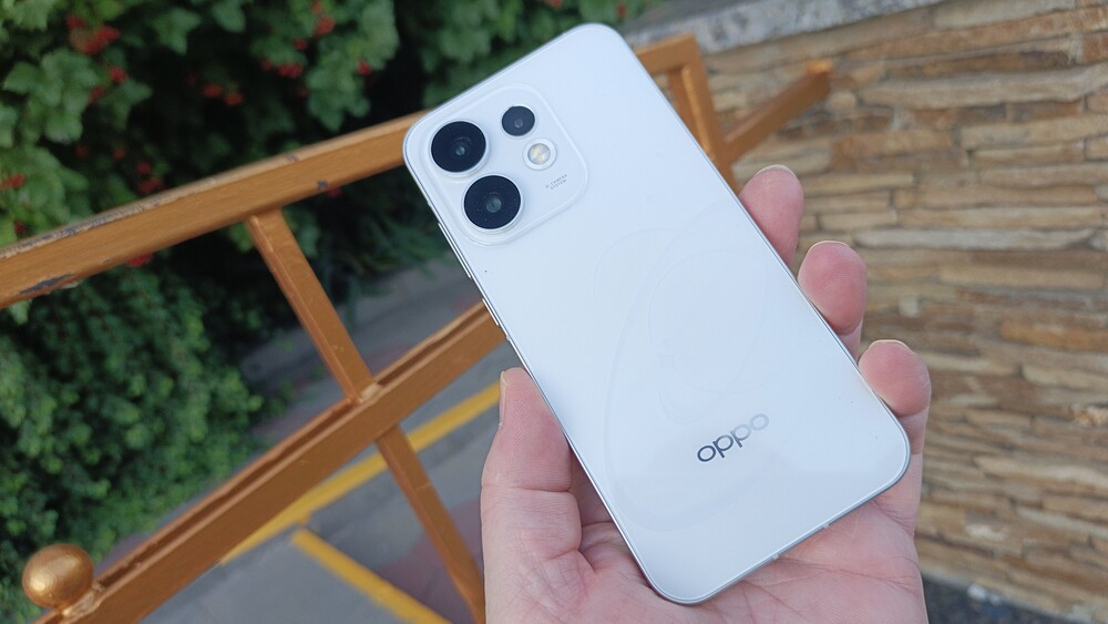 OPPO Reno16
