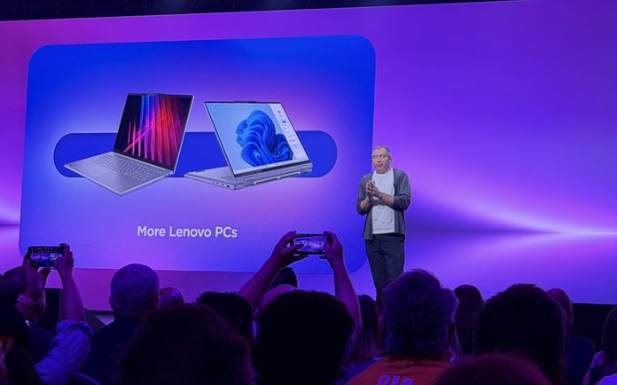 Lenovo та Motorola Qira