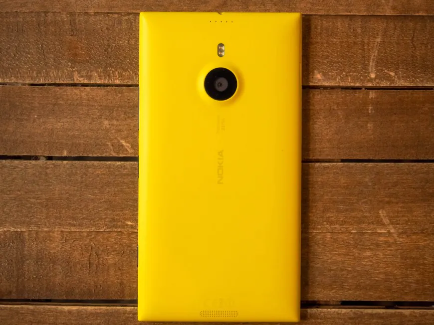 Nokia_Lumia_1520_03