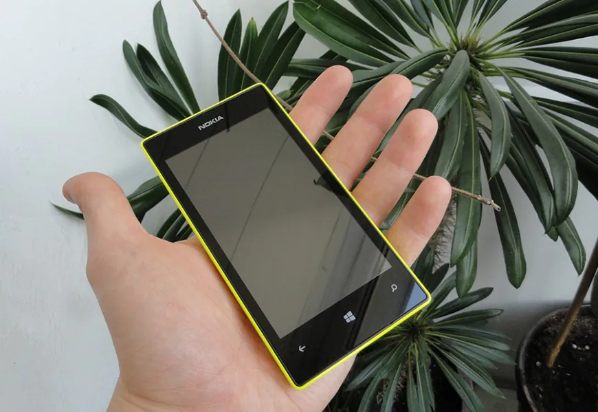Nokia-Lumia-525_02