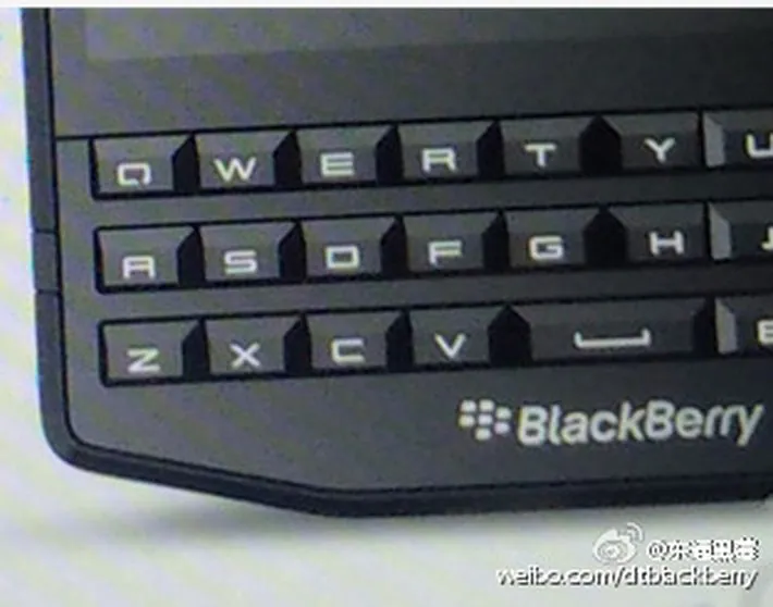 blackberry-p9984_01