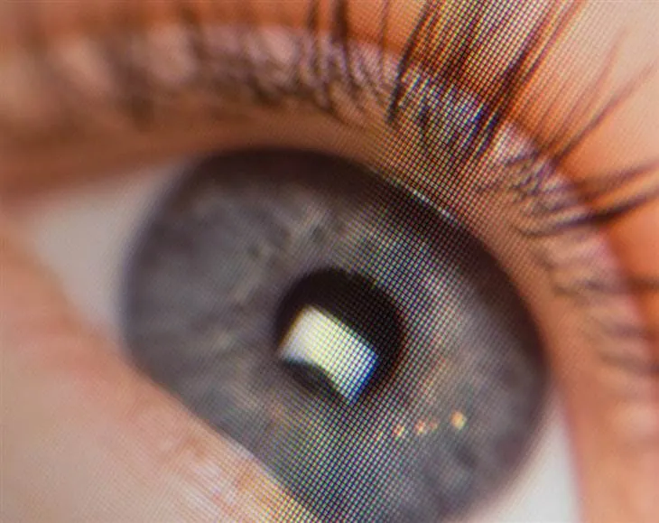eye-300-pixels_retina_001