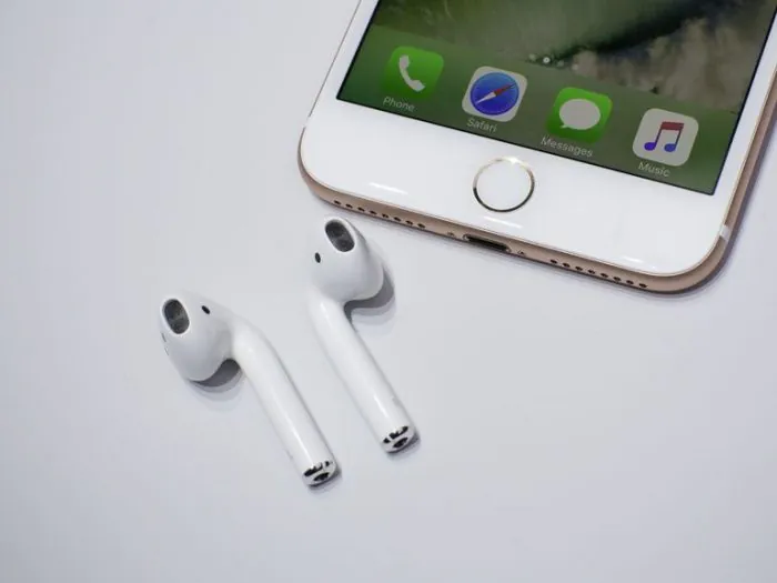 090716-apple-airpods-6906