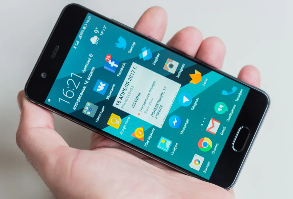 Сравнение характеристик Huawei P10 и Galaxy S8: какой смартфон лучше?