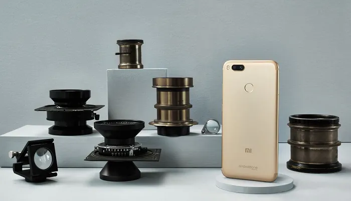 Xiaomi представила смартфон с двойной камерой и "чистым" Android