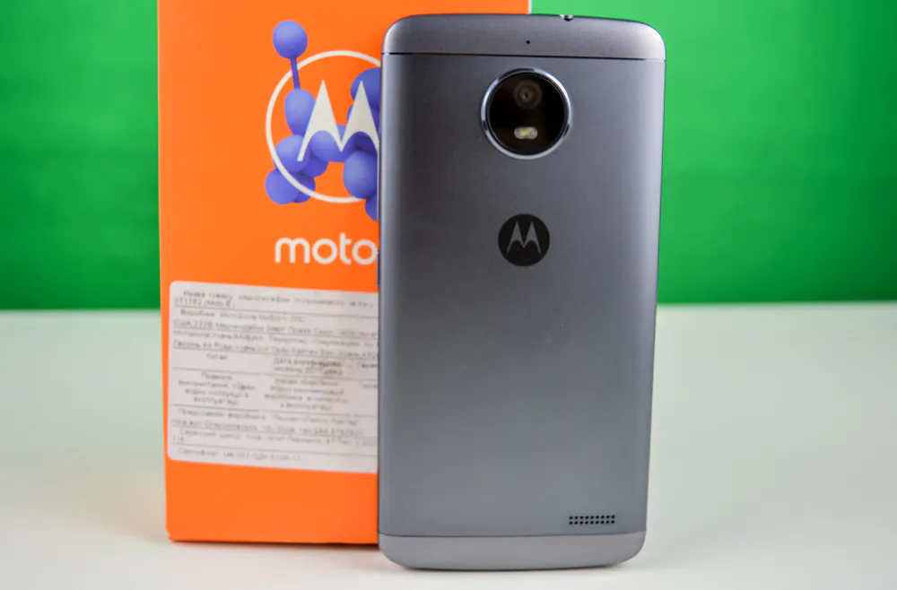 Огляд Motorola Moto E4 - стильний бюджетник