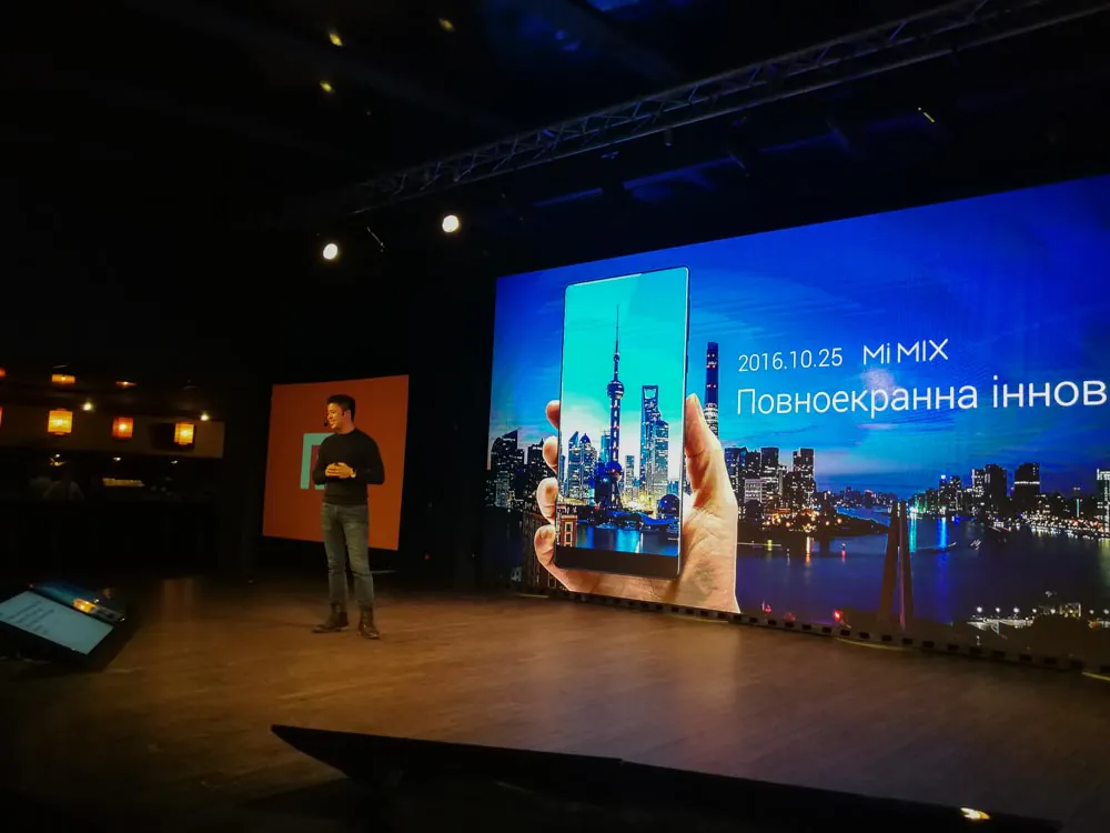Xiaomi презентовала безрамочный флагман Mi MIX 2 в Украине