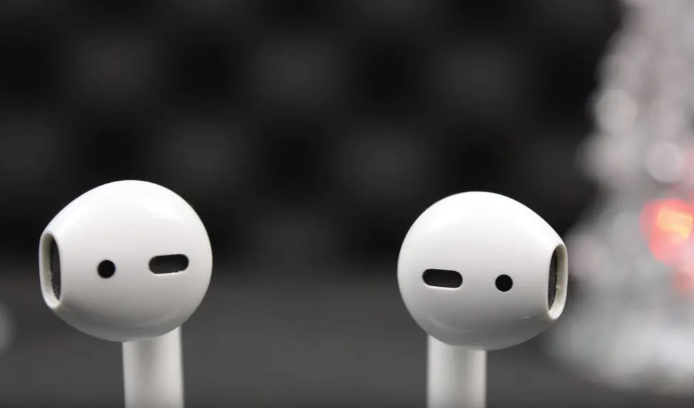 Відео: Огляд AirPods - перші бездротові навушники від Apple