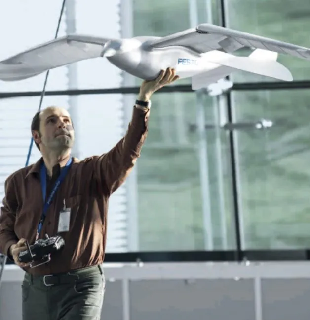 Не камерами одними: Теперь в небе над Китаем парят птицеподобные дроны