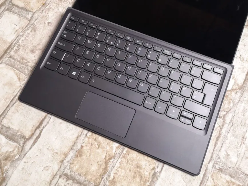 Recensione tablet-laptop Lenovo Miix 520. Quasi tutto in uno