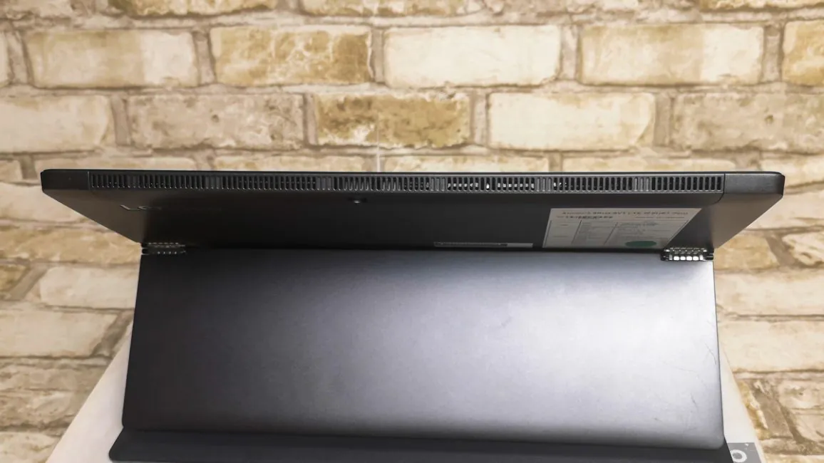 Đánh giá máy tính bảng-laptop Lenovo Miix 520. Hầu hết mọi thứ trong một