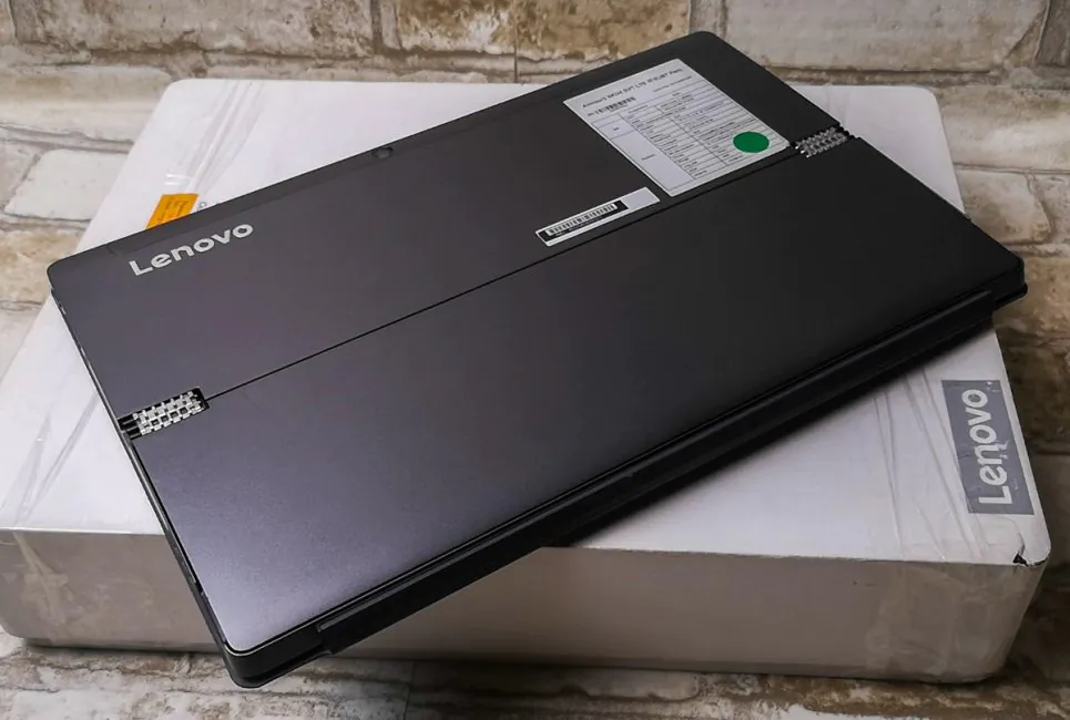 Planšetdatora-klēpjdatora apskats Lenovo Miix 520. Gandrīz viss vienā