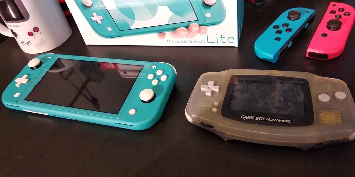 A Nintendo Switch Lite a Game Boy Advance-hez képest
