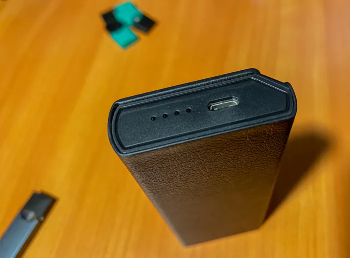 Jmate P4 Portable Charging Case