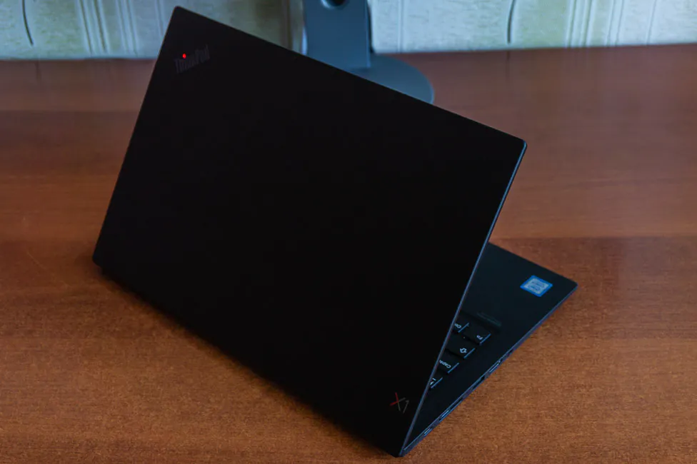 Lenovo ThinkPad X1 פחמן מדור 7