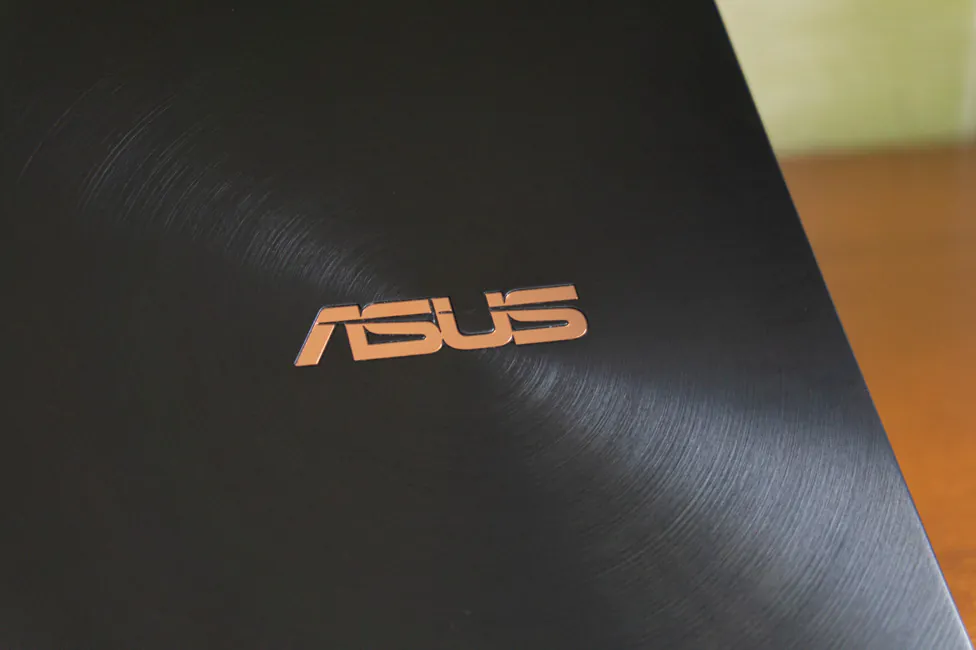 ASUS ZenBook フリップ S (UX371EA)
