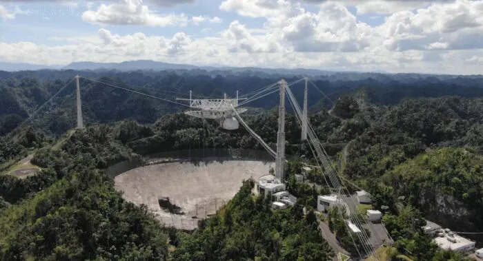 Οι αστρονόμοι θέλουν να κατασκευάσουν το τηλεσκόπιο Arecibo επόμενης γενιάς