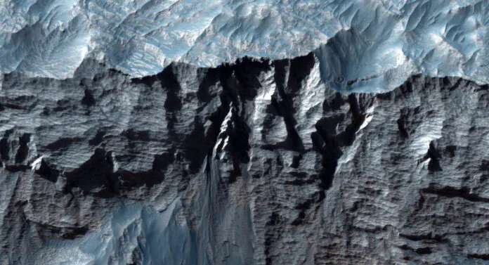 Ангараг гарагийн Valles Marineris Нарны аймгийн хамгийн том хавцал