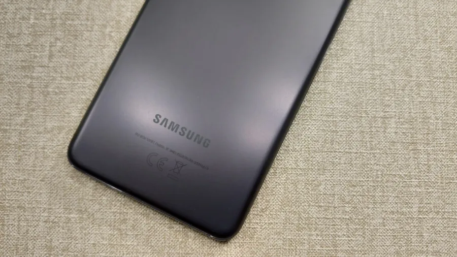 Обзор Samsung Galaxy S21: базовый флагман в новом дизайне