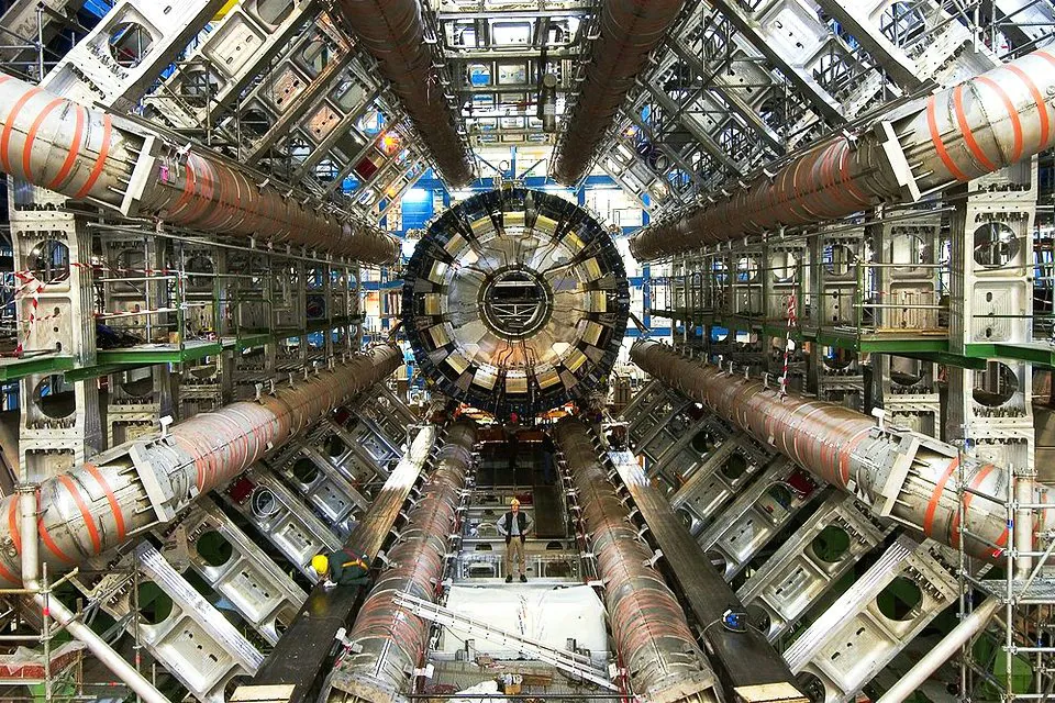 Au fost descoperite primele dovezi ale dezintegrarii bosonului rar Higgs