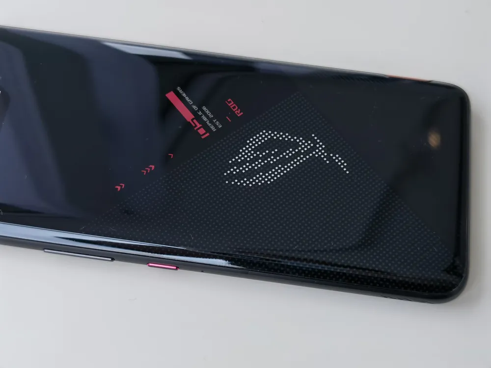карап чыгуу ASUS ROG Phone 5: Дөбөнүн падышасы