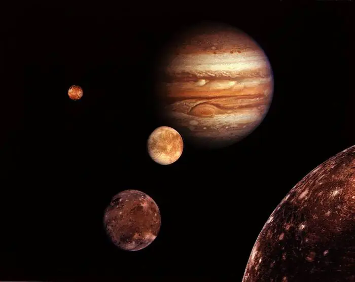 Proč Jupiter nemá prstence jako Saturn?