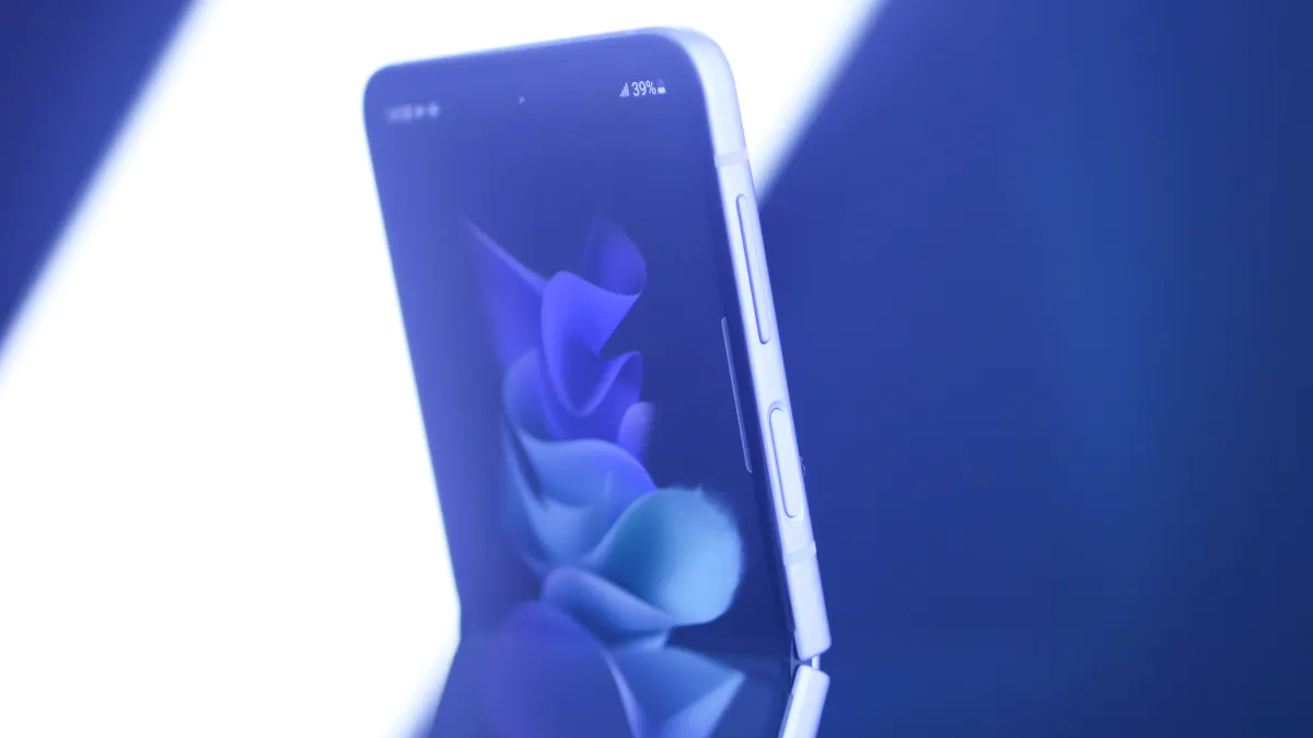 Samsung Galaxy Z Flip3 Z Fold3 Ρολόι4 Μπουμπούκια2