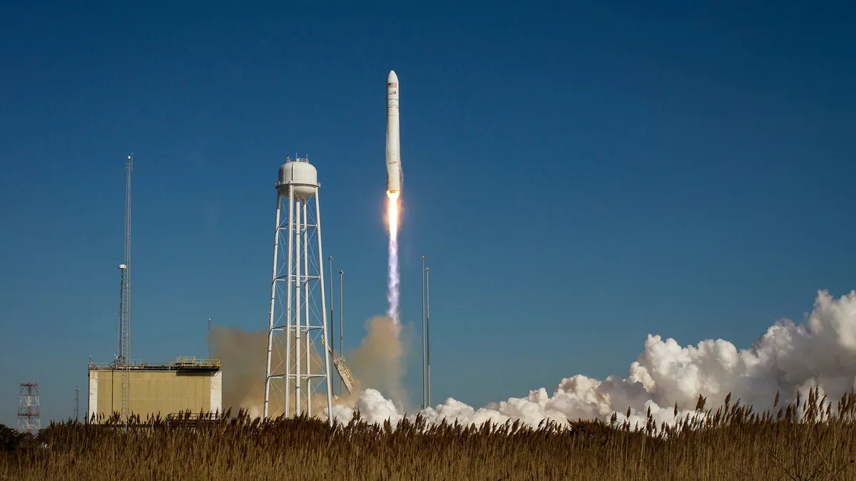 pivdenmash-nasa-antares-01