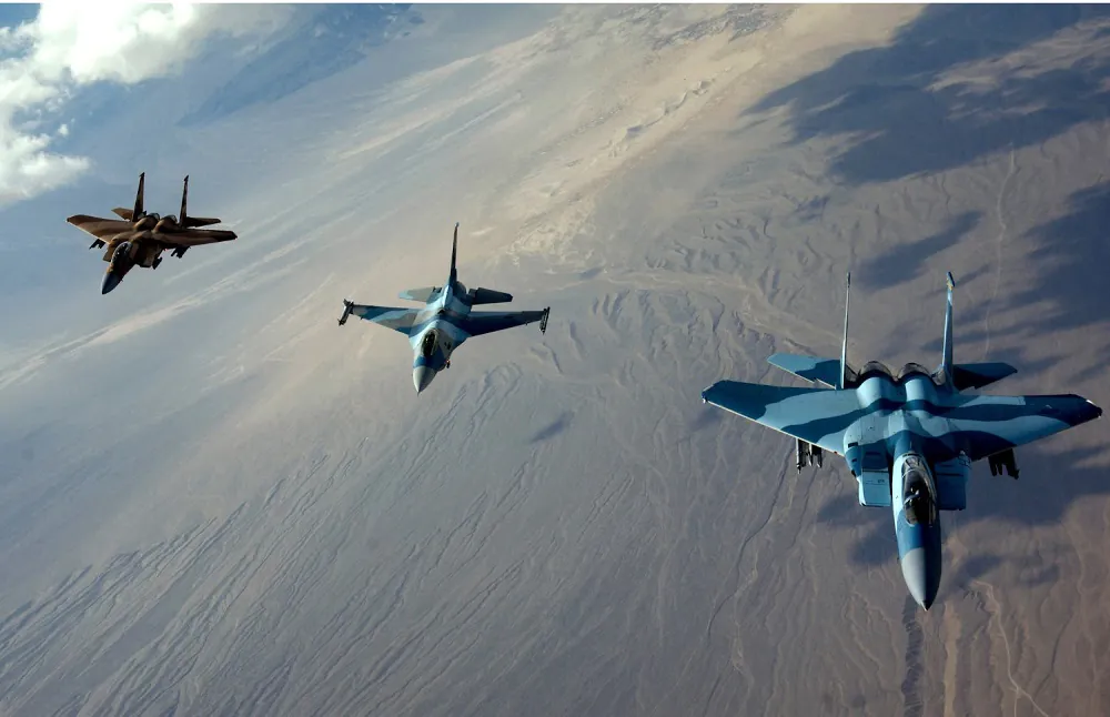 F-15 versus F-16