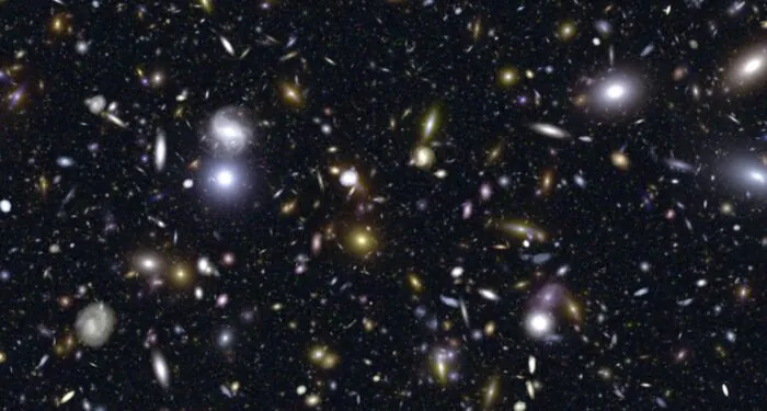 100 galaksij hkrati