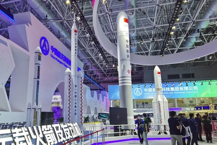 Kina afslørede den største kommercielle raket på fast brændsel