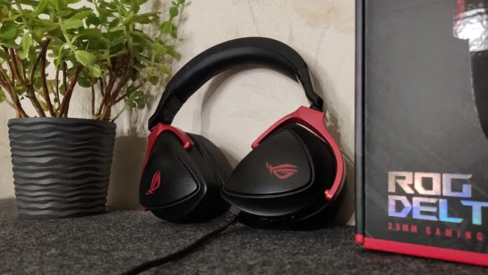 ASUS ROG Delta Core 3.5mm Wired Gaming Headset; Controls on Ear
