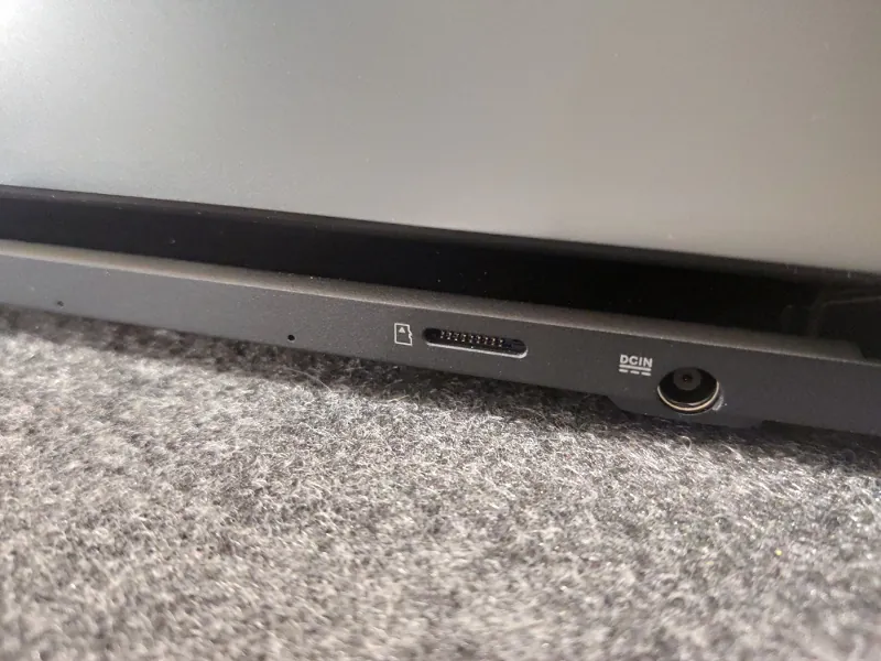 ASUS Zenbook Pro 14 Duo OLED konektori