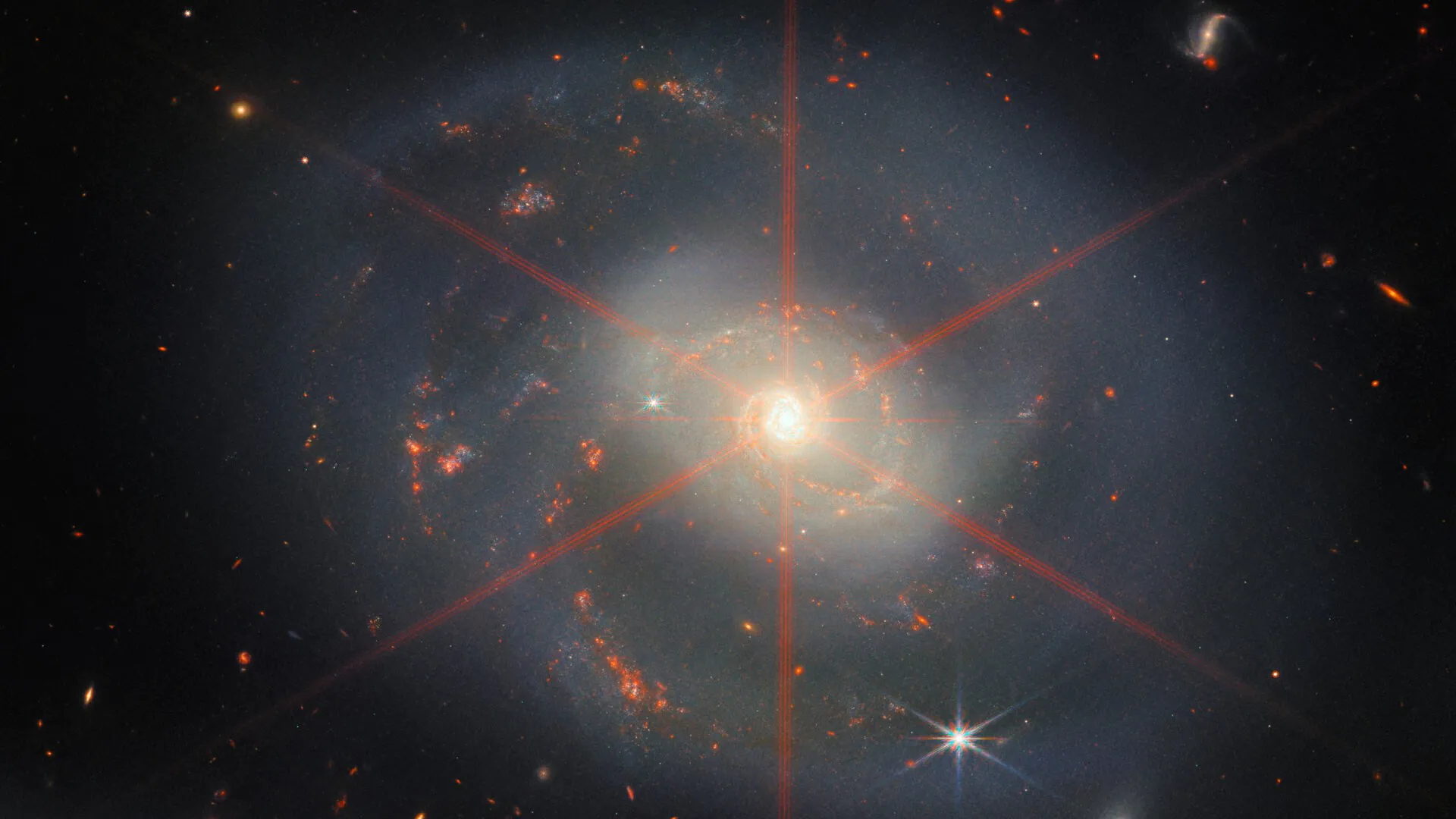 Jeyms Uebb teleskopi gulchambar ko'rinishidagi maftunkor galaktikani topdi.