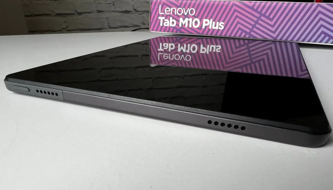 Lenovo 標籤 M10 加 10.61
