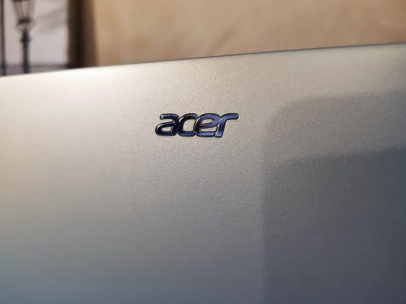 Acer スイフトエッジ