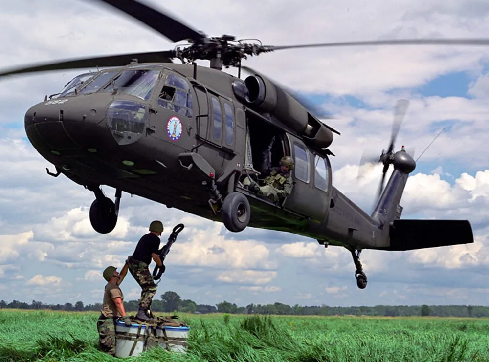 Helicoptero Black Hawk UH60 de controle remoto escala 1:47 escala do falcão  UH60-Black 6