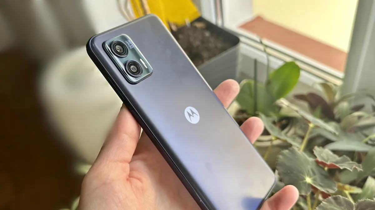 Moto g73