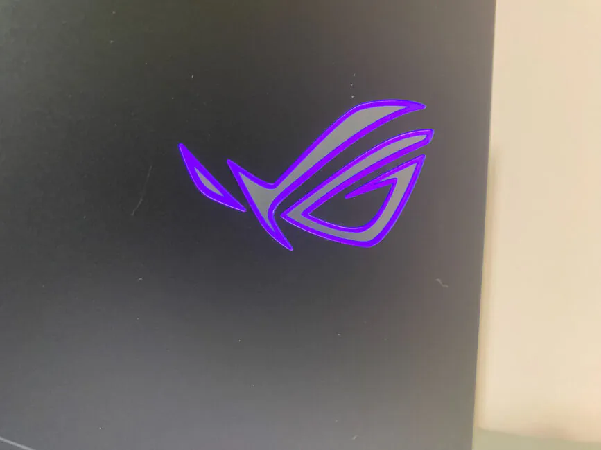 ASUS ROG Strix แผลเป็น 16