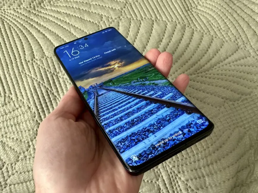 Xiaomi 13 Pro screen