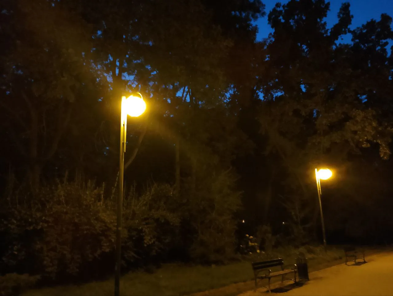 realme C53 night photo