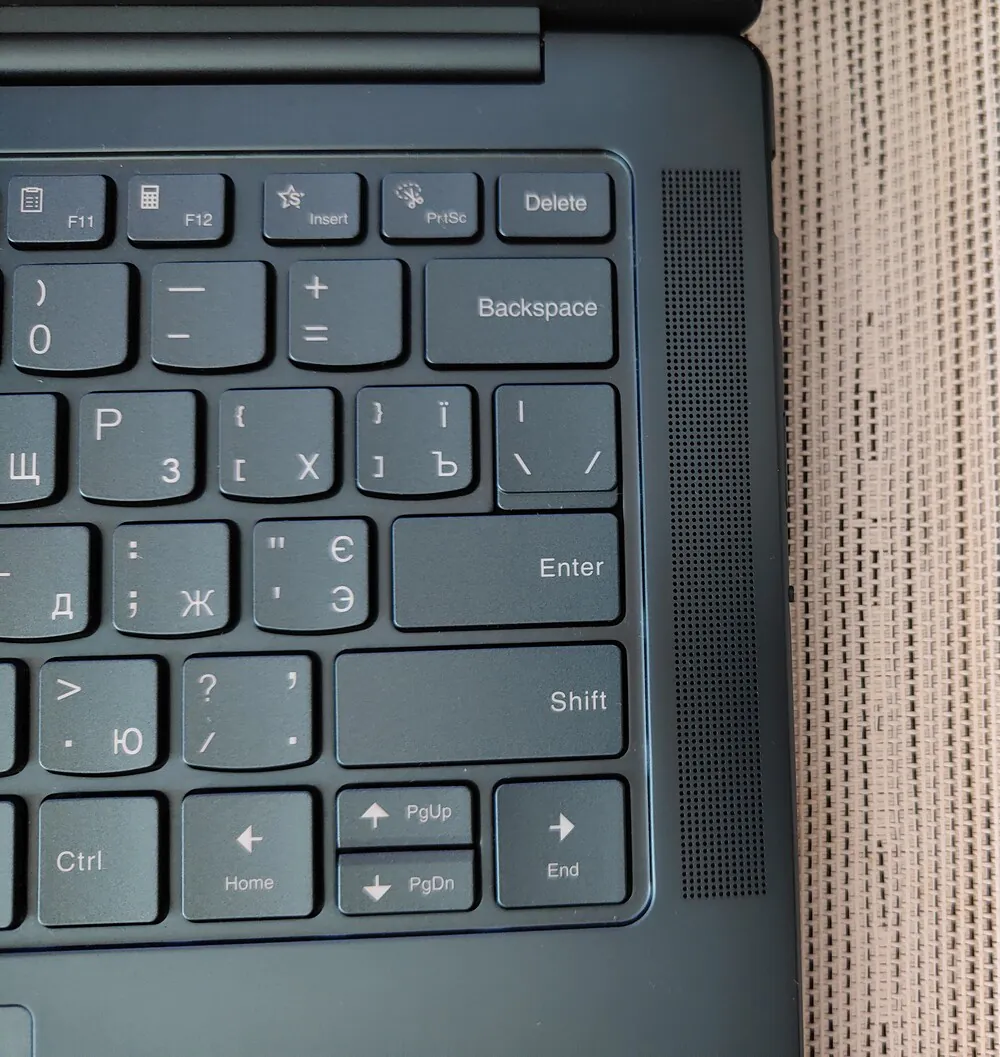 Yoga Pro 7: