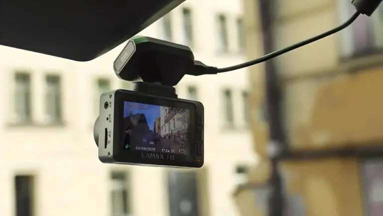 Test wideorejestratora Lamax T10: Chroni Twoje bezpieczeństwo na drodze