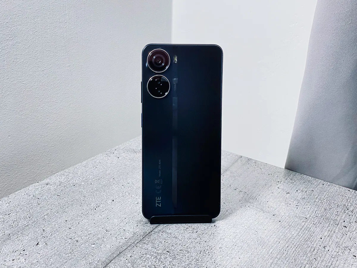 ZTE Blade V40 Design
