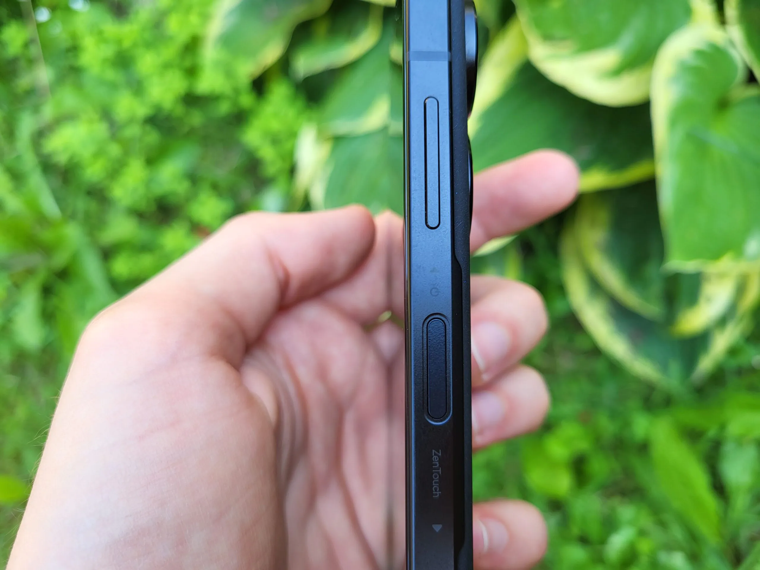 ASUS Zenfone 10