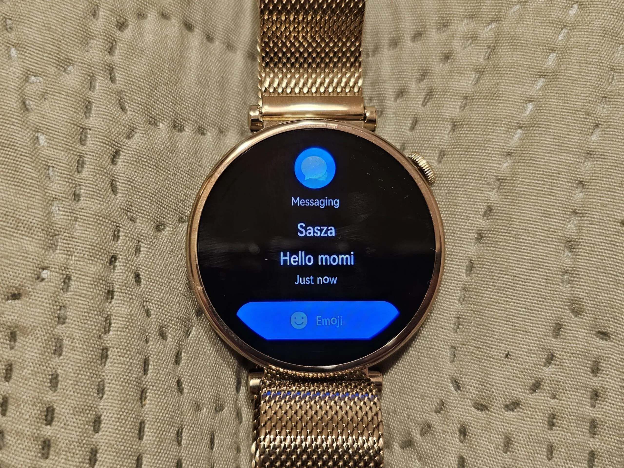 HUAWEI WATCH GT 4 notifications.